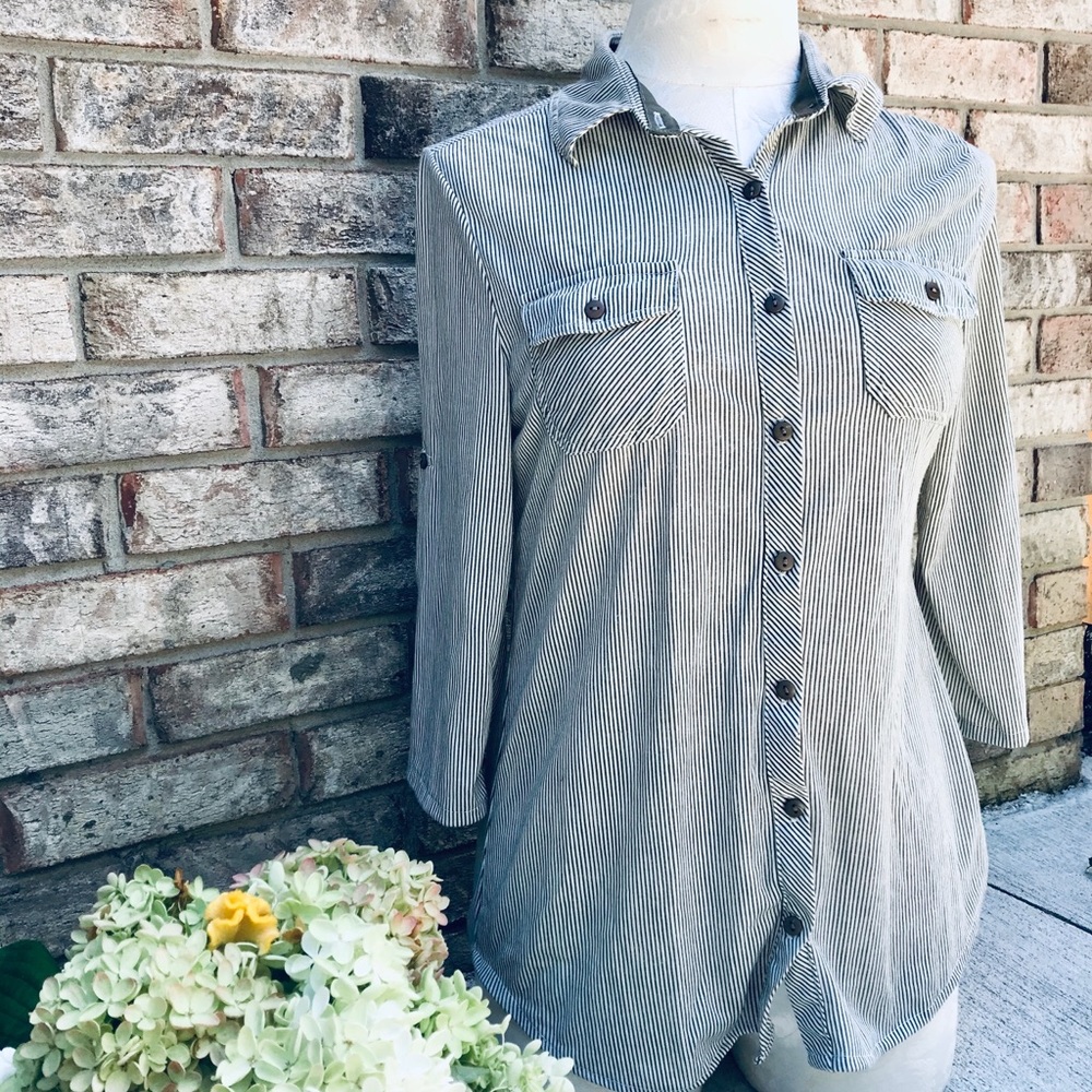 Women’s Button-down Shirt